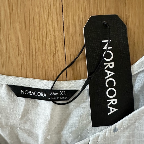 Noracora Navy Floral Blouse - Picture 2 of 2